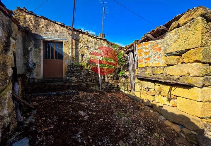 Villa i Longroiva, Guarda, Longroiva - € 8 000 | Ref: 546/MDA - foto 1