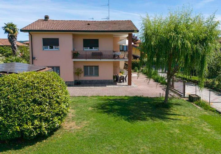 Villa in Angera, Varese, Angera - € 390.000 | Ref: W-0498JH-1373177 - foto 1