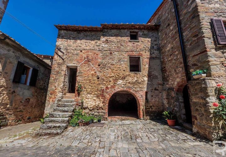 Villa en Bucine, Arezzo, Bucine - € 95.000 | Ref: R07233CURH-1373310 - photo 1