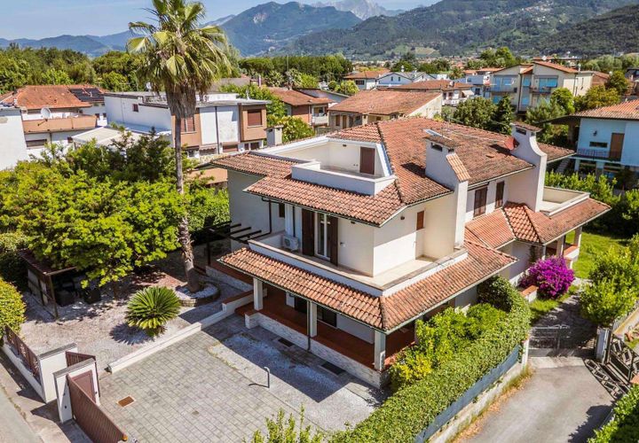 Villa a Montignoso, Massa and Carrara, Montignoso - € 780.000 | Ref: R07247CAVI-1373539 - foto 1