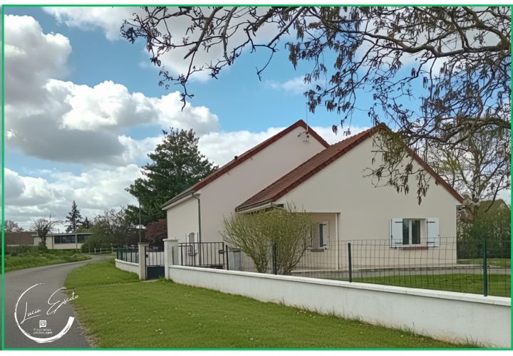 Villa en Feusines, Indre, Feusines - € 162.000 | Ref: 447723LUCE - photo 1