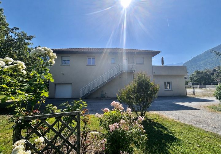 Villa a Albertville, Savoie, Albertville - € 628.000 | Ref: 340932191755 - foto 1