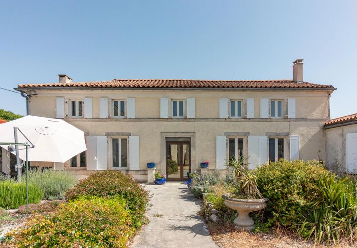 Villa i Sigogne, Charente, Sigogne - € 371.000 | Ref: BVI82955 - foto 1