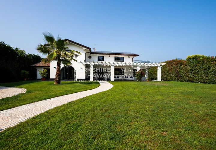 Villa i Pietrasanta, Lucca, Pietrasanta - € 3.000.000 | Ref: ito3131 - foto 1