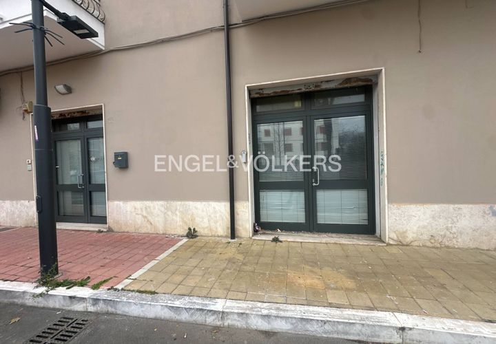 Erhvervsejendom i Pescara, Pescara, Pescara - € 175.000 | Ref: EV - LOCALE COMMERCIALE IN VENDITA A PORTANUOVA - foto 1