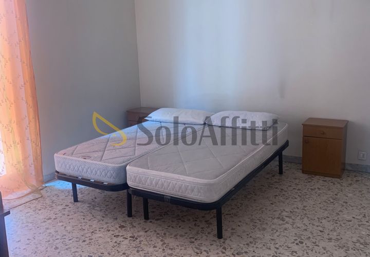 Estudi a Catania, Catania, Catania - € 280/mes | Ref: Camera3VialeIonio - foto 1