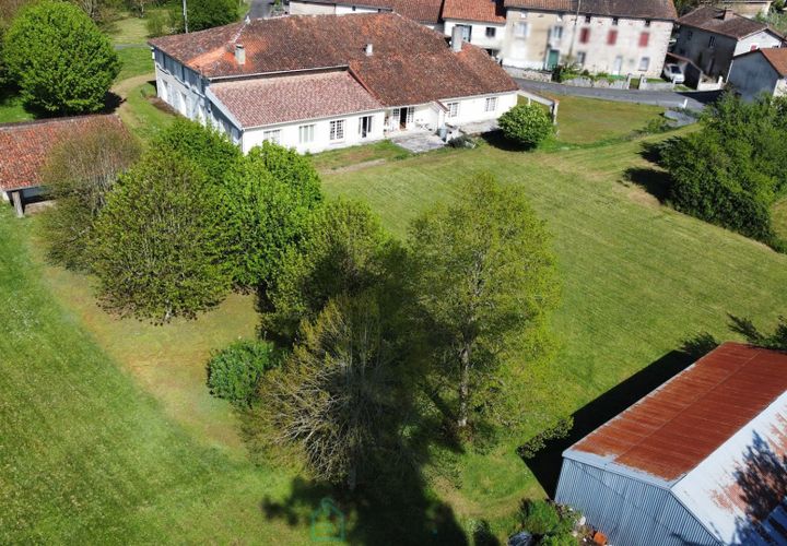 Landsbyhus i Chassenon, Charente, Chassenon - € 260.000 | Ref: 4B70036F80F9431B - foto 1