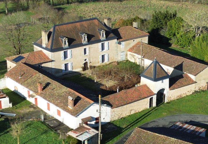 Villa i Confolens, Charente, Confolens - € 594.000 | Ref: B6DB1EF7880C4352 - foto 1