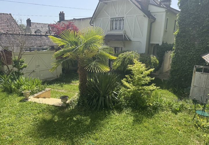 Villa a La Roche-Guyon, Val-d'Oise, La Roche-Guyon - € 350.000 | Ref: 4873EE0C194A42E7 - foto 1