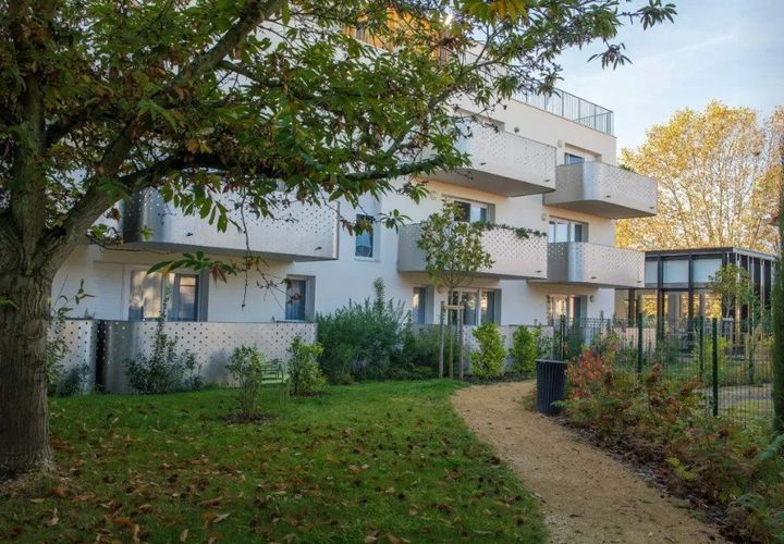 Erhvervsejendom i Cenon, Gironde, Cenon - € 119.000 | Ref: FEFEB09BADB64790 - foto 1