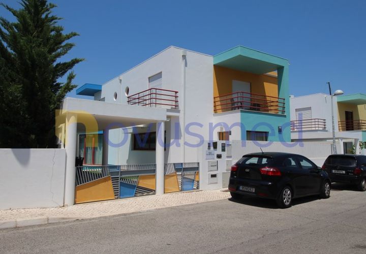 Villa en Albufeira, Faro, Albufeira - € 1.080.000 | Ref: V3-04 (PR-192) - photo 1