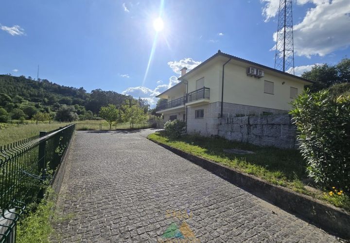 Villa i Arcos de Valdevez, Viana do Castelo, Arcos de Valdevez - € 320.000 | Ref: AVV-011-026 - foto 1