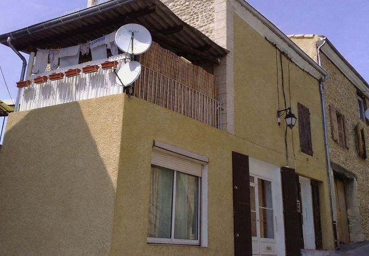 Villa a La Brillanne, Alpes-de-Haute-Provence, La Brillanne - € 1.090/mes | Ref: 890465 - foto 1