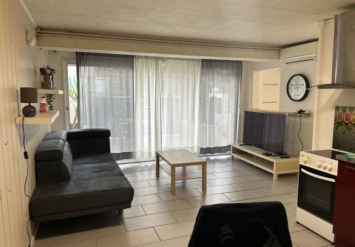Villa em Vitrolles, Bouches-du-Rhone, Vitrolles - € 800/mês | Ref: 812800 - foto 1