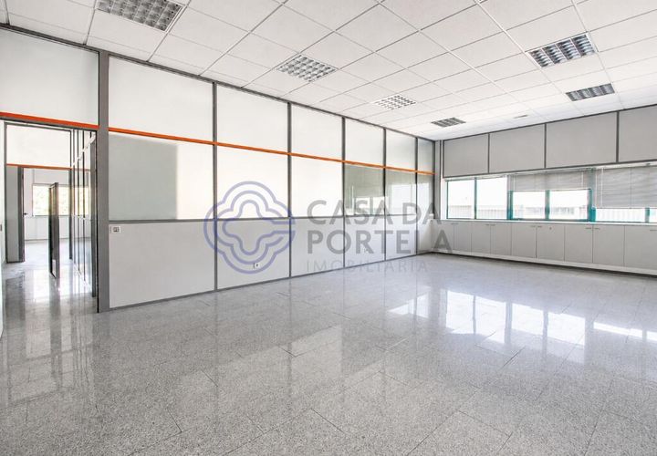 Propriedade comercial em Trofa, Porto, Trofa - € 900/mês | Ref: 176781 - foto 1
