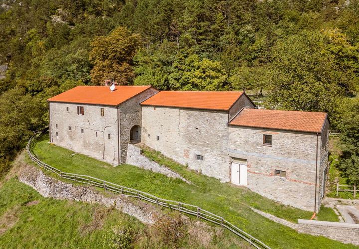 Farm hus i Serrapetrona, Macerata, Serrapetrona - € 800.000 | Ref: ILV92943-1399236 - foto 1