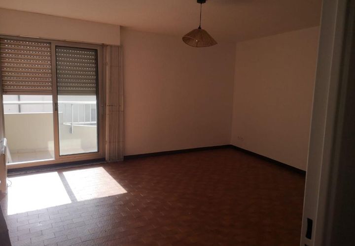Apartament a Nimes, Gard, Nimes - € 490/mes | Ref: 95756 - foto 1