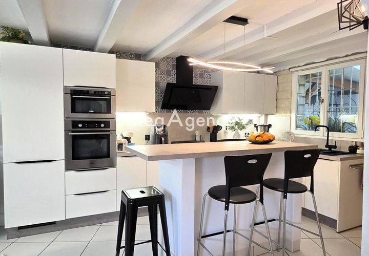 Villa i Montfermeil, Seine-Saint-Denis, Montfermeil - € 359.000 | Ref: 205618 - foto 1