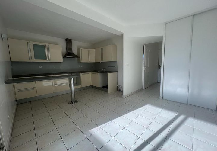 Apartament a Manosque, Alpes-de-Haute-Provence, Manosque - € 560/mes | Ref: 222 - foto 1