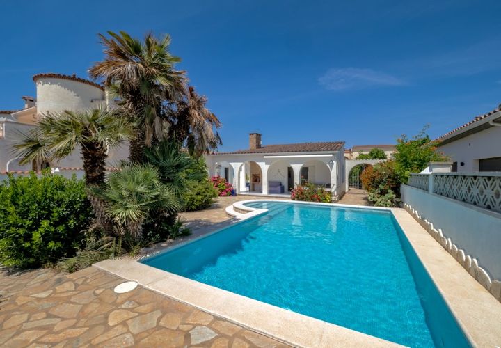 Villa i Empuriabrava, Gerona, Empuriabrava - € 849.000 | Ref: W-04ANLB - foto 1