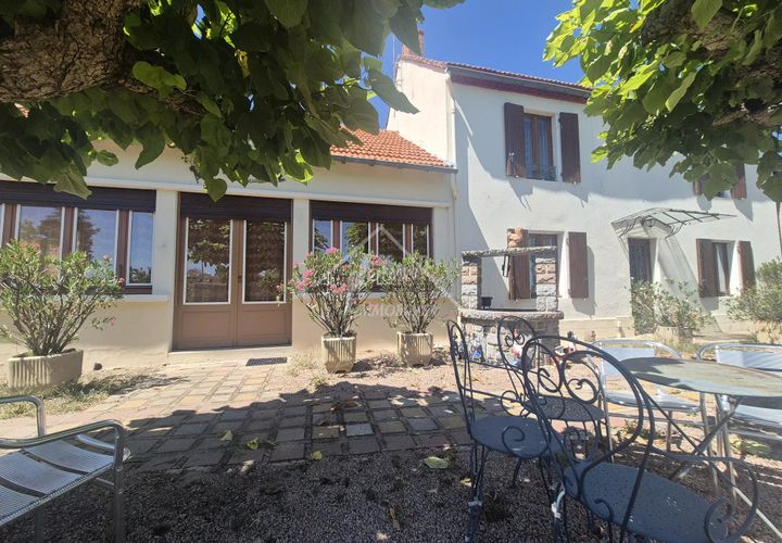 Villa a Saint-Germain-De-Salles, Allier, Saint-Germain-De-Salles - € 175.000 | Ref: G1271 - foto 1