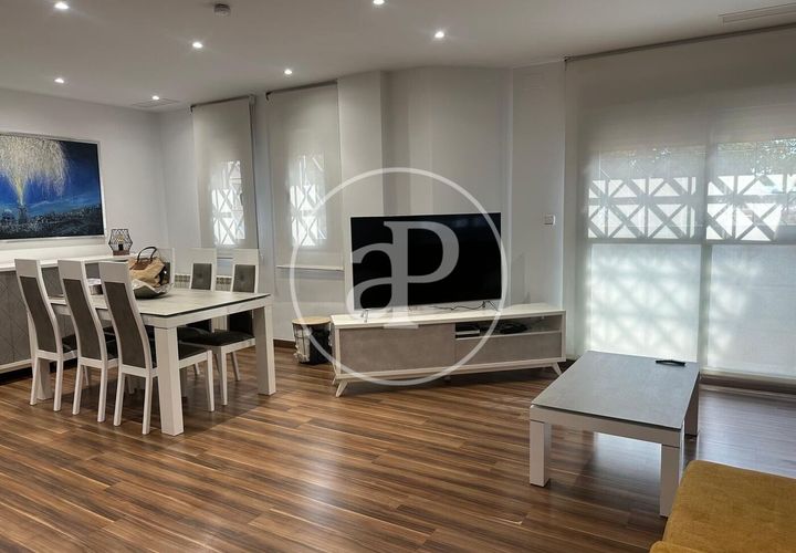 Duplex in Elche, Alicante, Elche - € 1,800/month | Ref: AV2607056 - photo 1