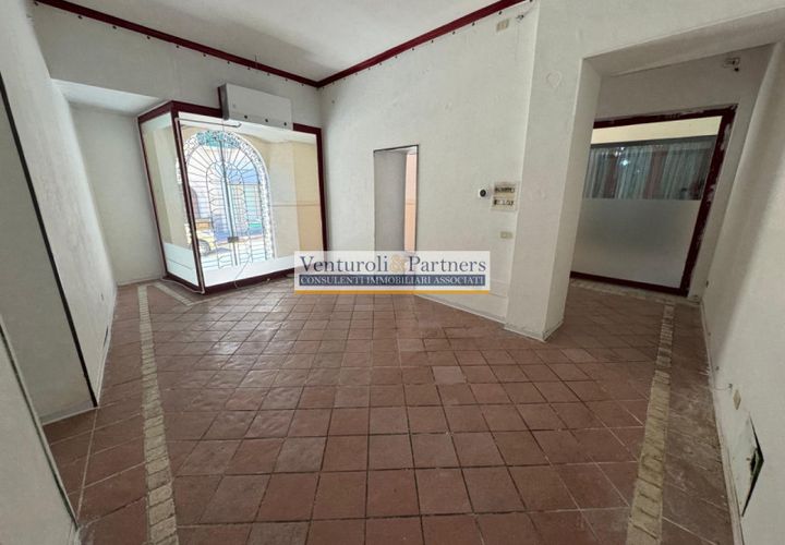 Erhvervsejendom i Salo, Brescia, Salo - € 85.000 | Ref: VP895 - foto 1