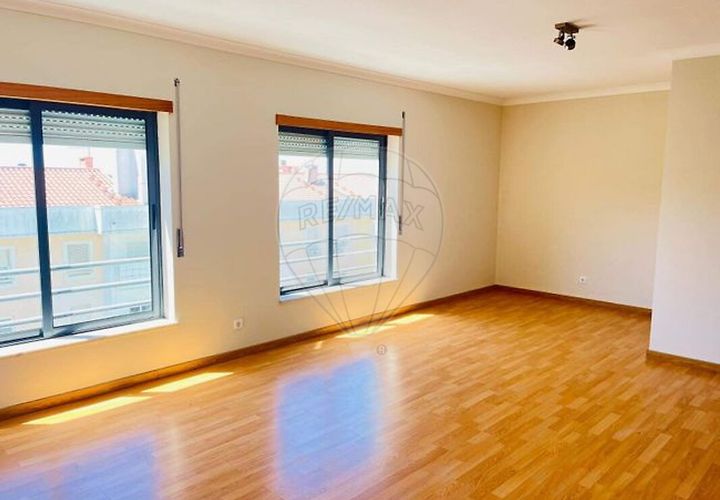 Apartament a Amadora, Lisbon, Amadora - € 1.500/mes | Ref: VA-125501026-167 - foto 1