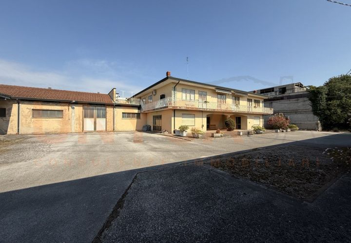 Erhvervsejendom i Rubano, Padua, Rubano - € 450.000 | Ref: V01CR - foto 1