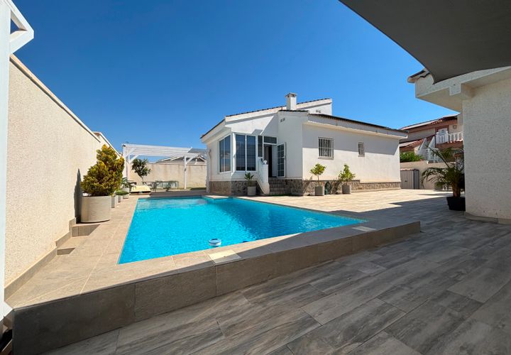 Villa i Ciudad Quesada, Alicante, Ciudad Quesada - € 470.000 | Ref: 27-73-399-11-796/78460 - foto 1