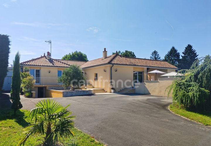 Villa in Tournus, Saone-et-Loire, Tournus - € 497.000 | Ref: 340931303179 - foto 1
