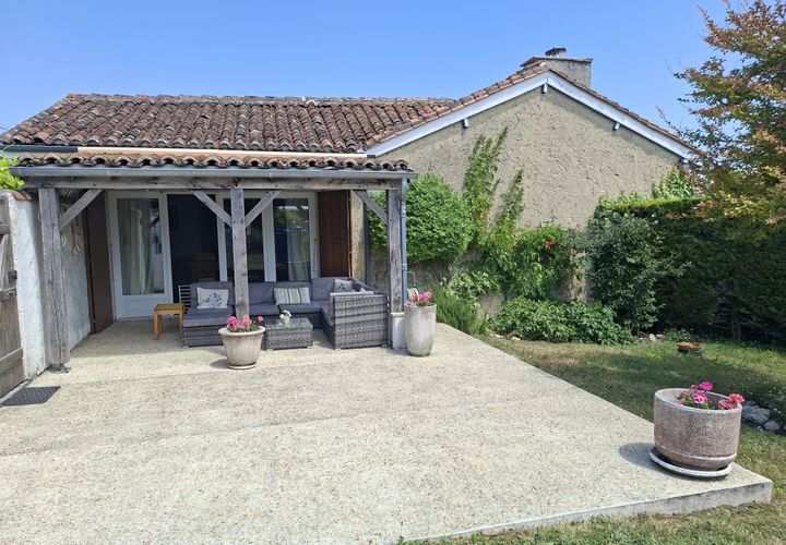 Hus i byn i Deviat, Charente, Deviat - € 259 950 | Ref: BVI86119 - foto 1
