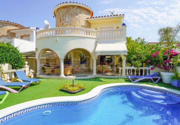 Villa i Empuriabrava, Gerona, Empuriabrava - € 525.000 | Ref: 525 - foto 1