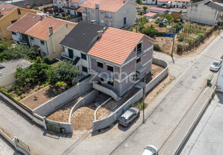 Helårsgrund i Pedroso, Porto, Pedroso - € 240.000 | Ref: ZMPT580285 - foto 1