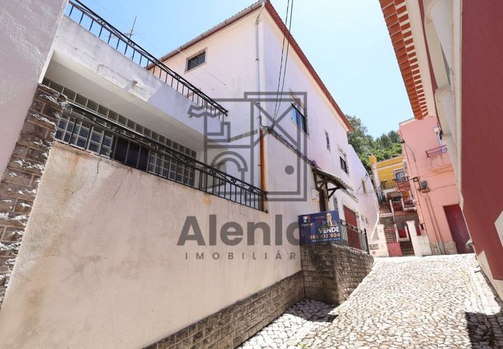 Villa i Alenquer, Lisbon, Alenquer - € 310.000 | Ref: CAS_193 - foto 1