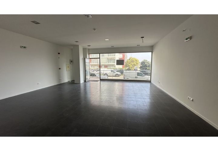 Erhvervsejendom i Arcozelo, Porto, Arcozelo - € 172.500 | Ref: Loja_51 - foto 1