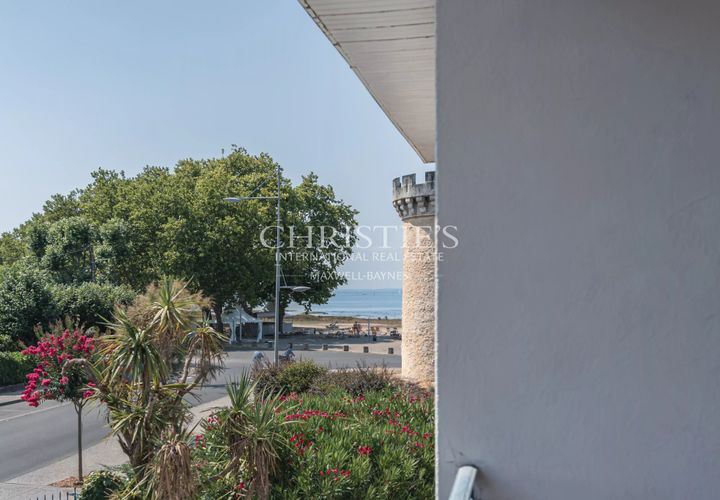 Villa in Ares, Gironde, Ares - € 1.102.500 | Ref: CB1043 - foto 1