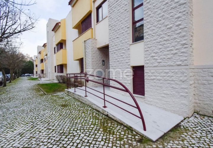 Apartament a Belas, Lisbon, Belas - € 2.100/mes | Ref: ZMPT585602 - foto 1