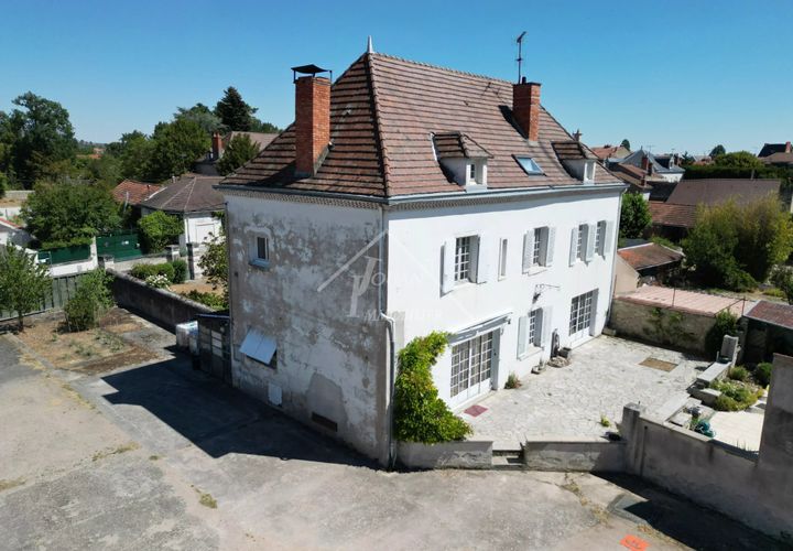 Villa a Gannat, Allier, Gannat - € 325.000 | Ref: G1275 - foto 1