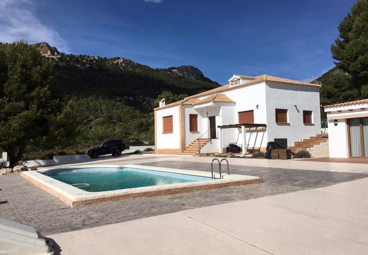 Villa en Castalla, Alicante, Castalla - € 499.995 | Ref: 11356C2607 - photo 1