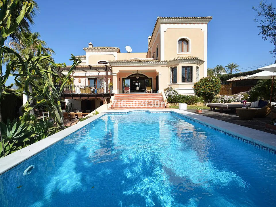 Villa i Nueva Andalucia, Malaga - foto 1