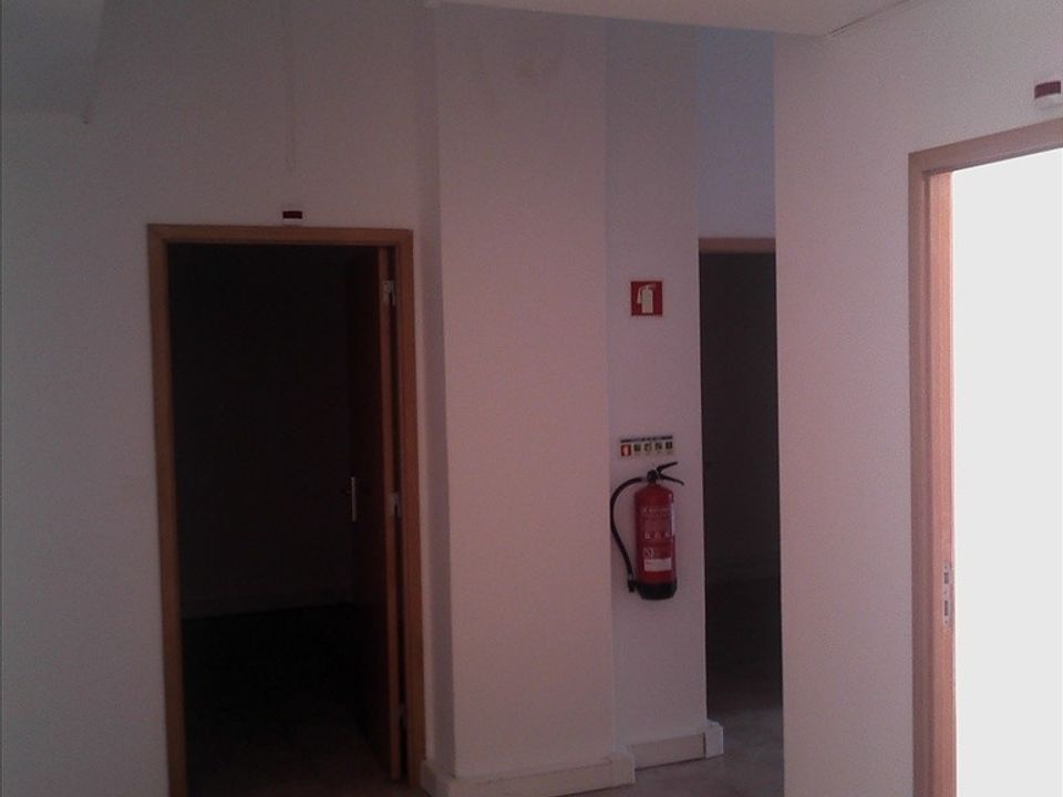 Erhvervsejendom i Almada, Setubal - foto 1