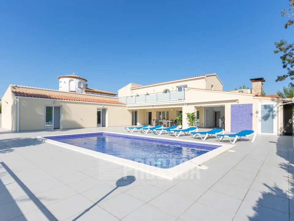 Villa i Empuriabrava, Gerona - foto 1
