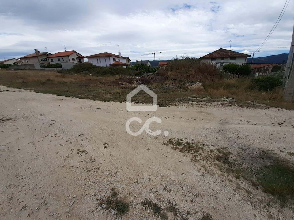 Helårsgrund i Santa Cruz-Trindade e Sanjurge, Vila Real - foto 1
