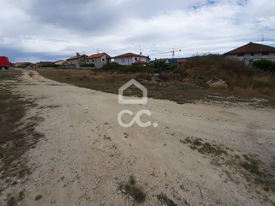 Helårsgrund i Santa Cruz-Trindade e Sanjurge, Vila Real - foto 2