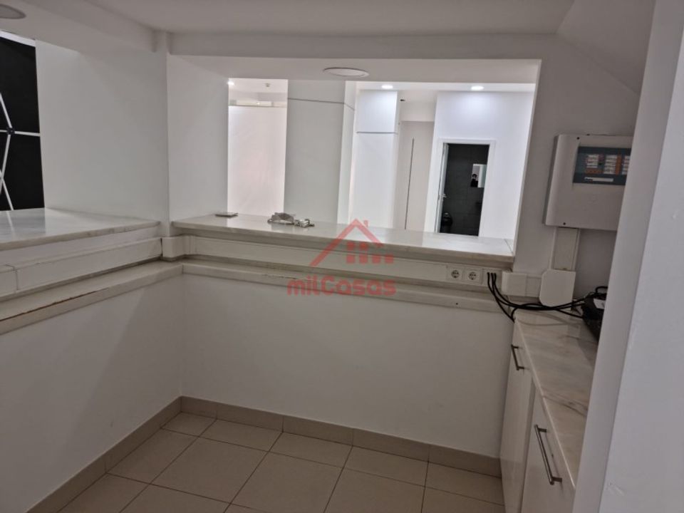 L'establiment comercial a Matacaes, Lisbon - foto 3