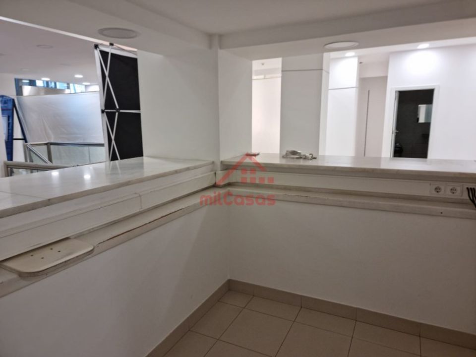 L'establiment comercial a Matacaes, Lisbon - foto 4