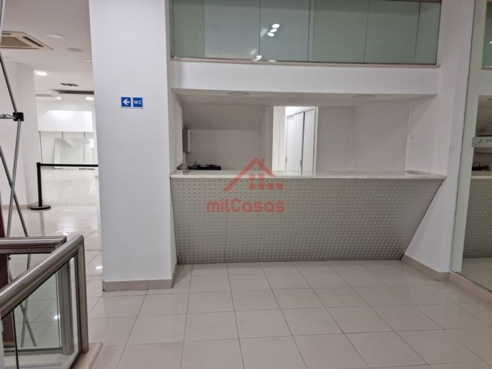 L'establiment comercial a Matacaes, Lisbon - foto 5
