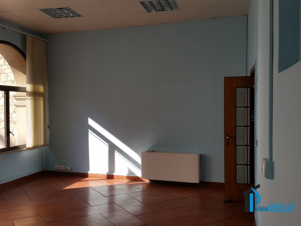 Erhvervsejendom i Terni, Terni - foto 1