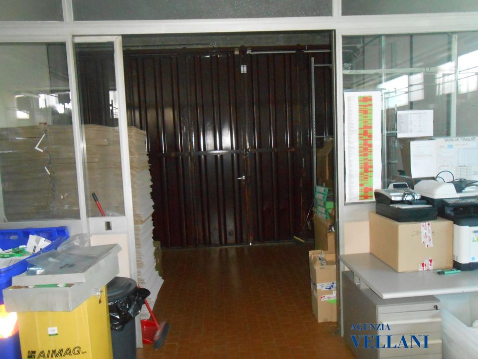 L'establiment comercial a Carpi, Modena - foto 3